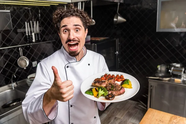 Screaming Smiling Chef Showing Thumb Holding Cooked Vegetables Meat — Stock Photo, Image