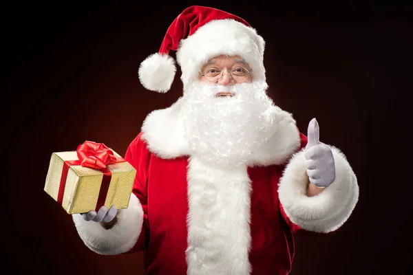 Père Noël avec boîte cadeau à la main — Photo de stock