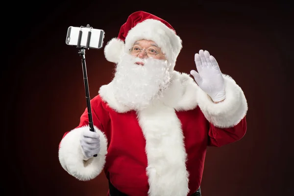 Joyeux Père Noël prendre selfie — Photo de stock