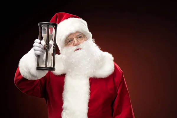 Santa Claus mostrando reloj de arena - foto de stock