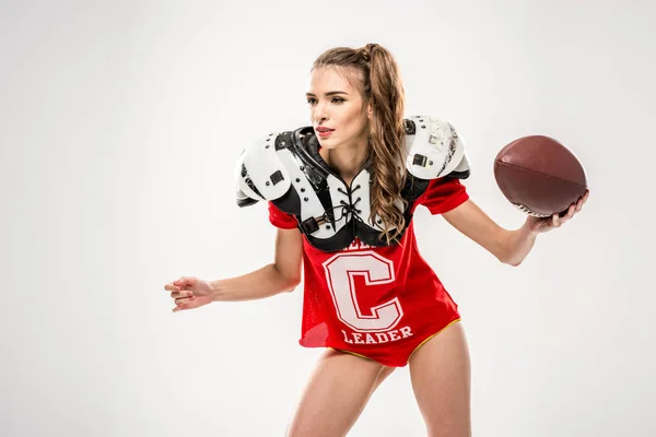 Femme jouant au football américain — Photo de stock