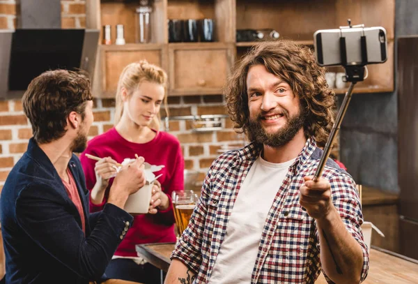 Man taking selfie — Stock Photo