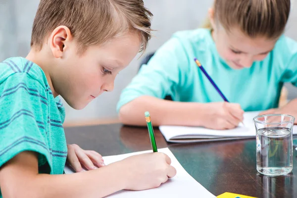 Милі діти малювання — Stock Photo