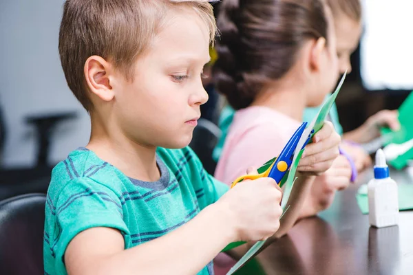 Schoolchildren making applique — Stock Photo