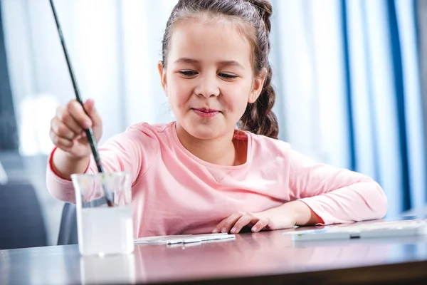 Child painting animal on paper — Stock Photo