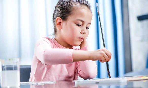 Child painting animal on paper — Stock Photo