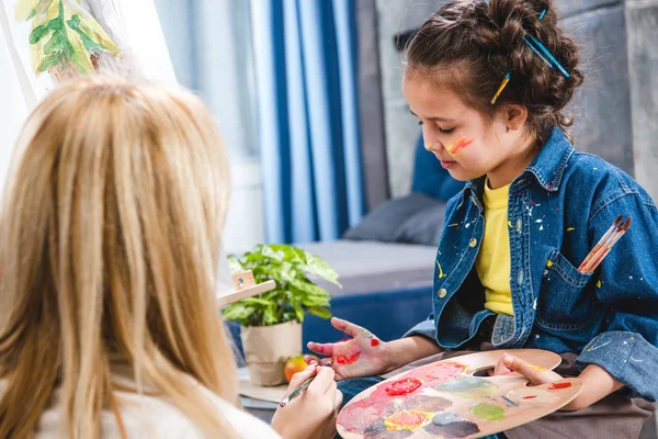 Little artist painting — Stock Photo