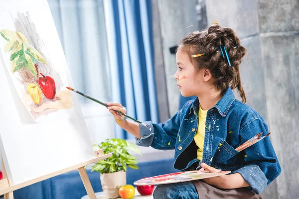 Little artist painting — Stock Photo