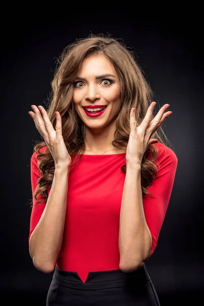 Mujer morena sorprendida - foto de stock