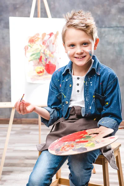 Little artist painting — Stock Photo