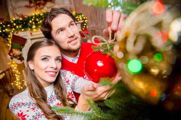 Couple decorating christmas tree — Stock Photo