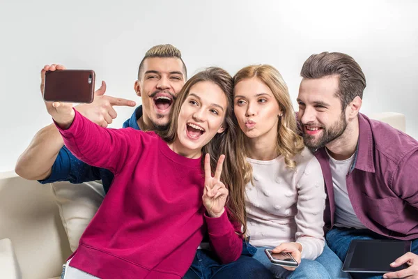 Happy friends taking selfie — Stock Photo