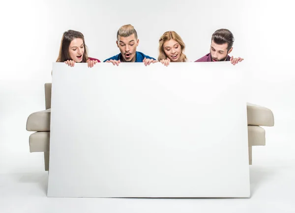 Friends holding blank card — Stock Photo