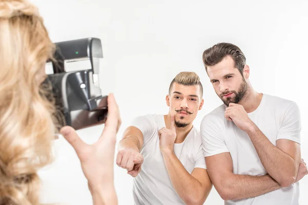 Freunde machen Fotos — Stockfoto