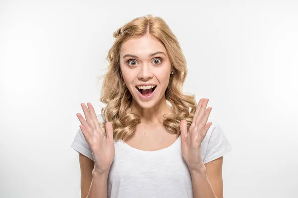 Mujer joven emocionada - foto de stock