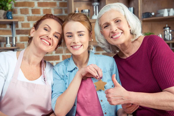 Familie aus drei Generationen — Stockfoto