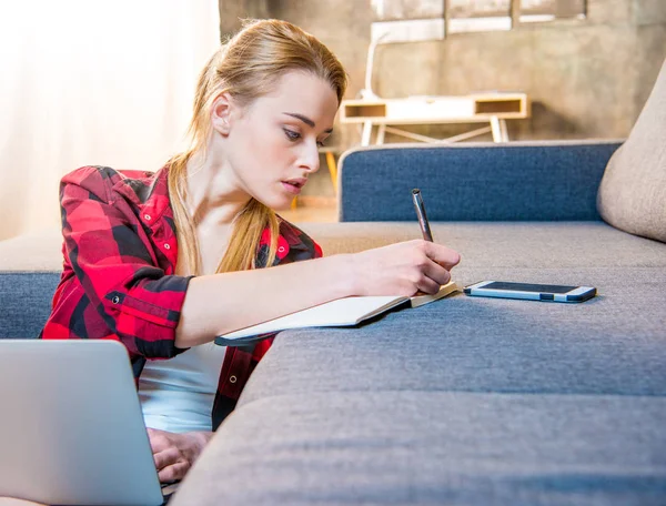 Girl making notes — Stock Photo