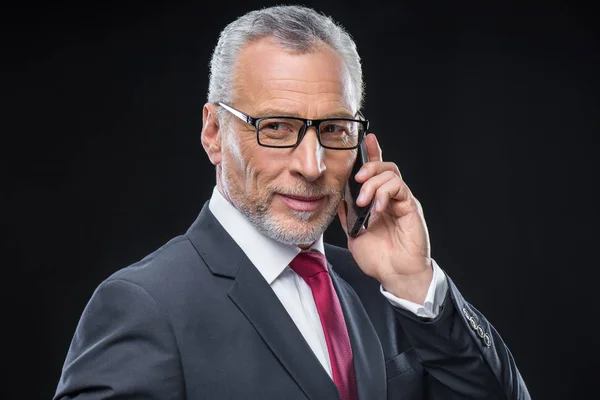 Geschäftsmann mit Smartphone — Stockfoto