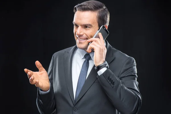 Homme d'affaires parlant sur téléphone mobile — Photo de stock