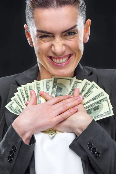 Femme d'affaires tenant des billets en dollars — Photo de stock