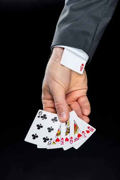 Homme tenant des cartes à jouer — Photo de stock