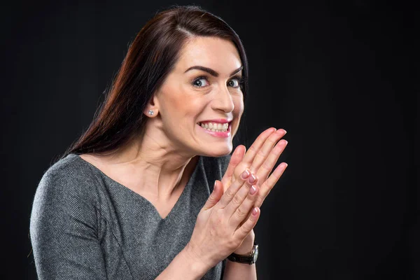 Intrigante Frau reibt sich die Hände — Stockfoto