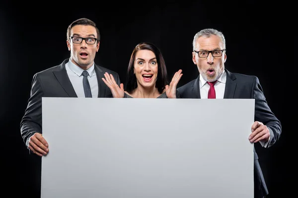 Empresarios con tarjeta en blanco - foto de stock