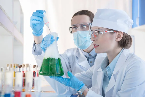 Chemists making experiment — Stock Photo