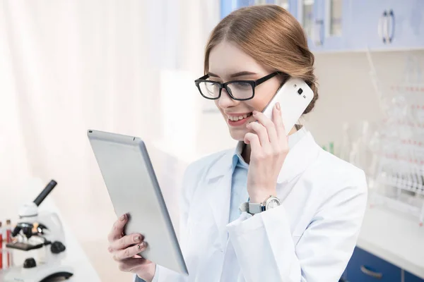 Scientist talking on smartphone — Stock Photo