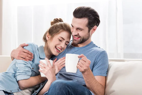 Casal beber chá — Fotografia de Stock