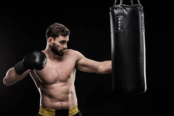 Boxer con sacco da boxe — Foto stock