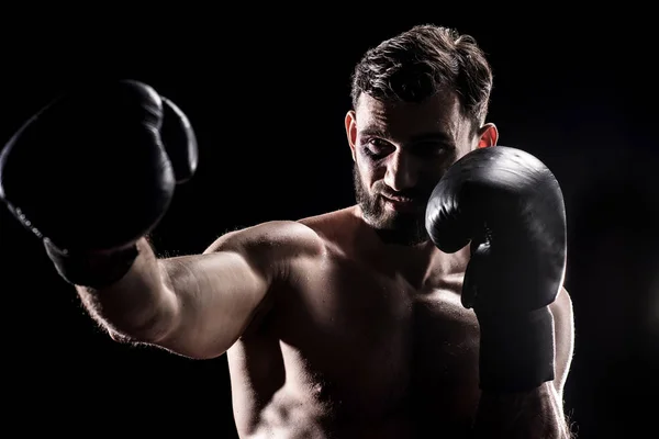 Boxeador joven en guantes - foto de stock