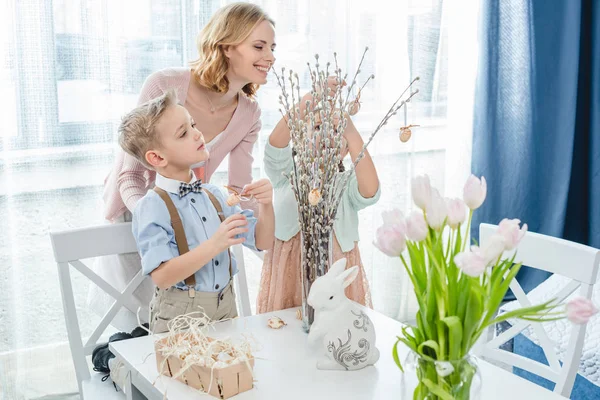 Family with easter decorations — Stock Photo