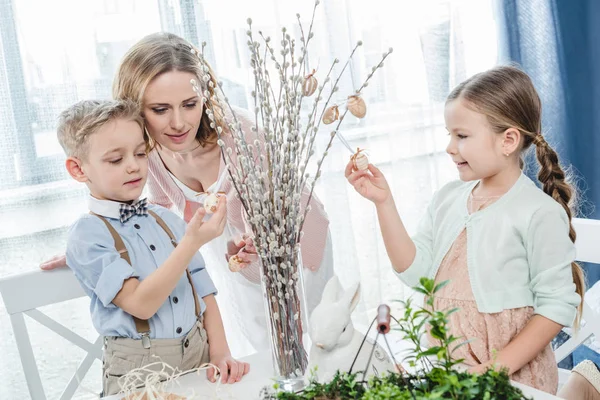 Family with easter decorations — Stock Photo