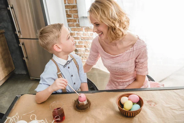 Mother and son painting Easter eggs — Stock Photo