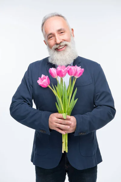 Hombre mayor con tulipanes - foto de stock