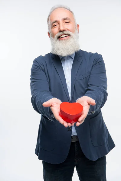 Uomo in possesso di scatola regalo — Foto stock