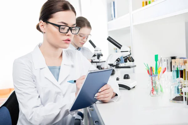 Young female scientists — Stock Photo