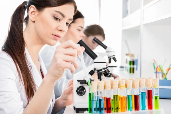 Young female scientists — Stock Photo