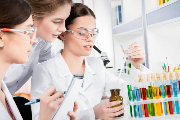 Young female scientists — Stock Photo