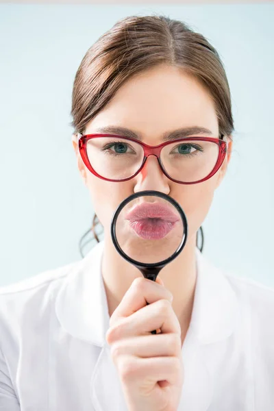 Woman with magnifying glass — Stock Photo