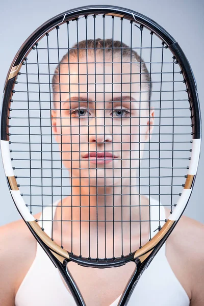 Jugadora de tenis femenina con raqueta - foto de stock