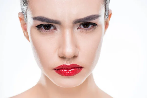 Mujer con jugosos labios rojos - foto de stock
