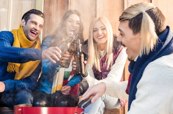 Friends drinking beer — Stock Photo