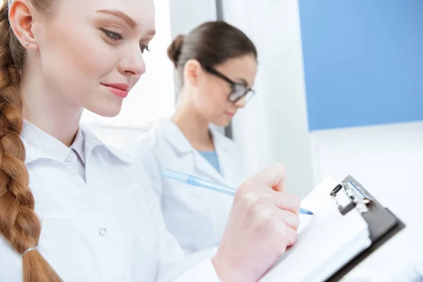 Young women scientists — Stock Photo