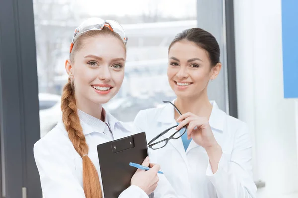 Young women scientists — Stock Photo