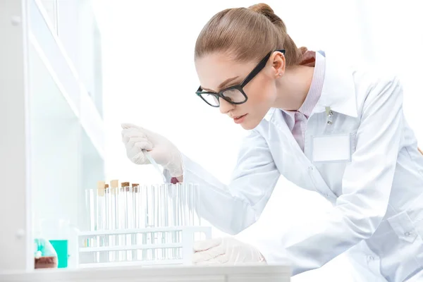 Scientist working with test tubes — Stock Photo