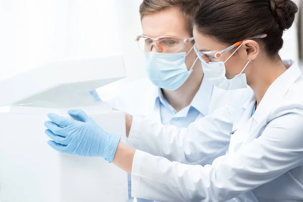 Scientists making experiment — Stock Photo