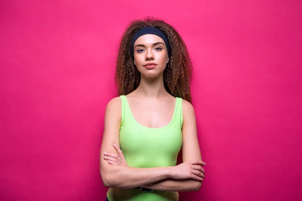 Femme en vêtements de fitness — Photo de stock