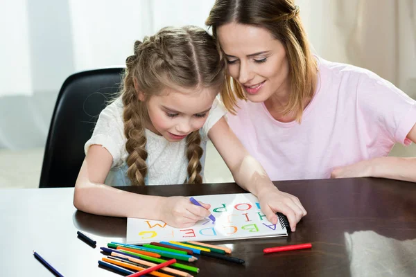 Mère et fille dessin — Photo de stock